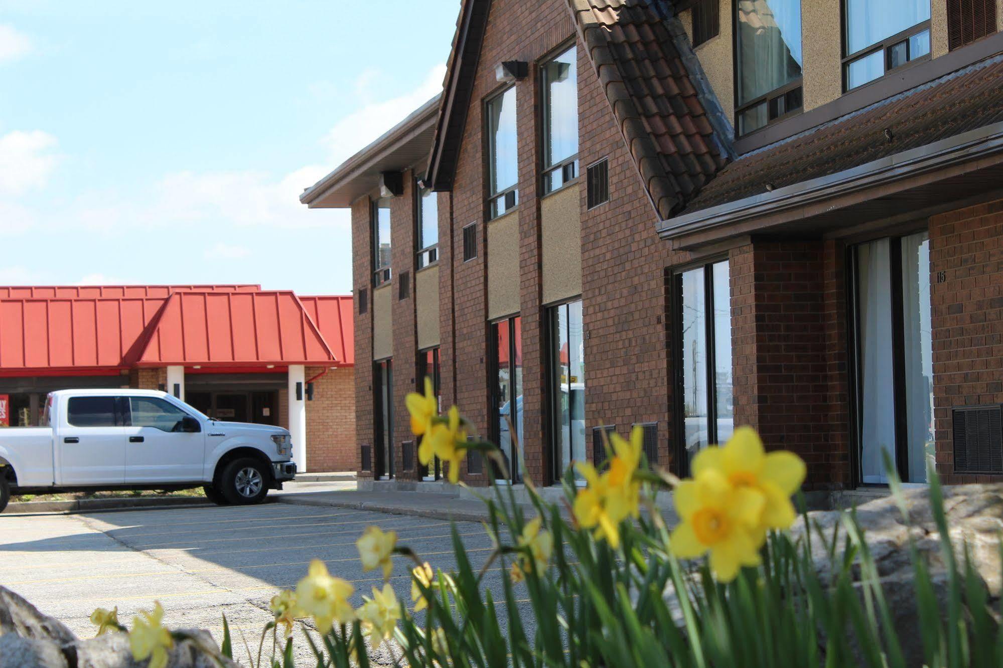 Comfort Inn Chatham-Kent Exterior photo